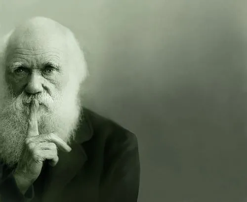 Retrato de Charles Darwin con barba blanca haciendo el gesto de silencio con la mano